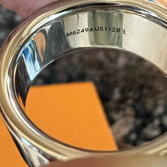 Beautiful Louis Vuitton Unisex Ring Mint Condition - Picture 12 of 13